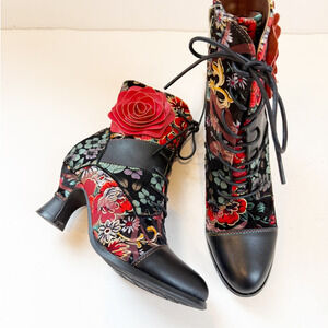 NWOB L’Artiste Roselia Boots Spring Step Black Floral Rose Print Size 36 6